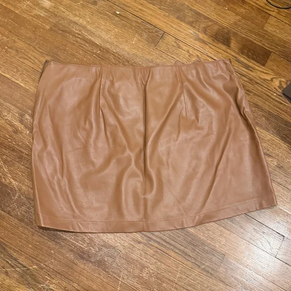 Size XL Abercrombie & Fitch faux leather tan/ brown mini skirt - Picture 4 of 8